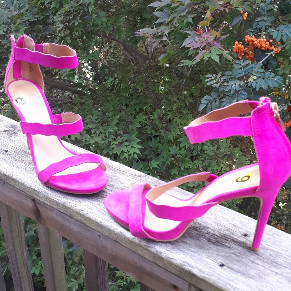 Fuscia heeled sandals size 9